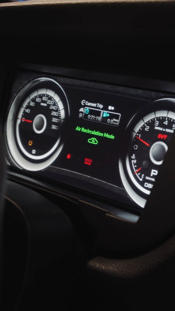 Elite Dash Mustang 16