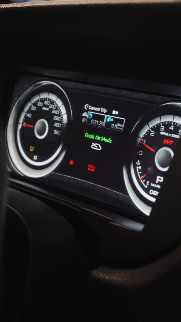 Elite Dash Mustang 17