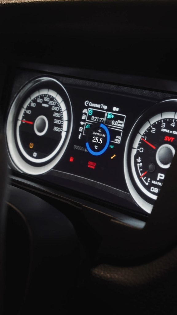 Elite Dash Mustang 18