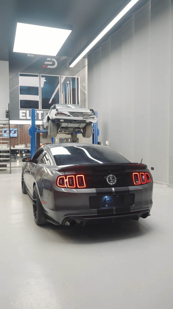 Elite Dash Mustang 2 1