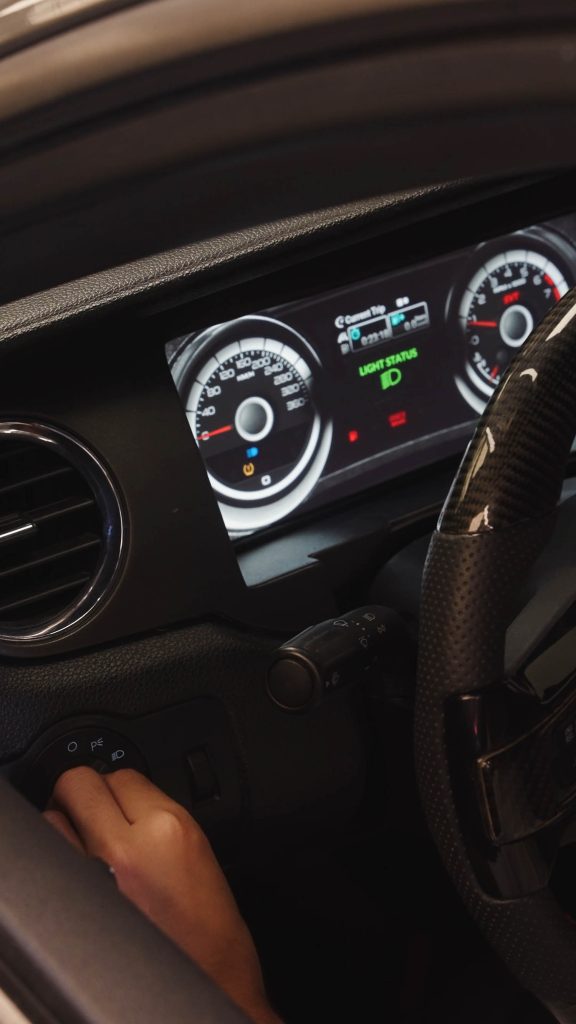 Elite Dash Mustang 20